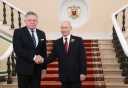Robert Fico a Vladimír Putin. Foto: Grigory Sysoyev / POOL / AFP / Profimedia